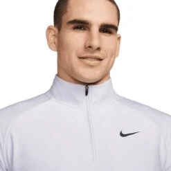 Nike Golf Layer Dri-FIT ADV Tour, Lila -Polo und Mütze nike golf layer dri fit adv tour lila blau 5060476 3dzzz9lJooIkM1 1280x1280